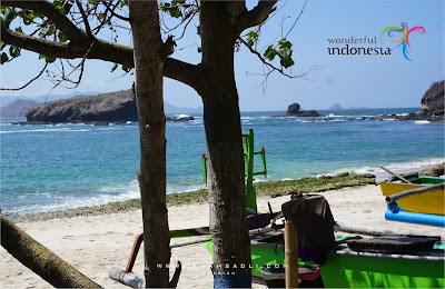 Wonderrfull Indonesia : Panorama Mempesona Di Puncak Siti Hinggil Tanjung Papuma Jember