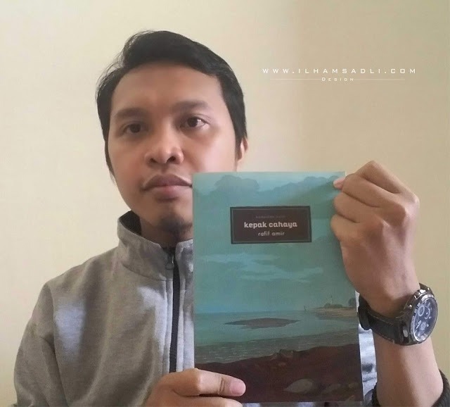 Mengukir Sepenggal Kisah Dalam Kepak Cahaya Mengukir Sepenggal Kisah Dalam Kepak Cahaya