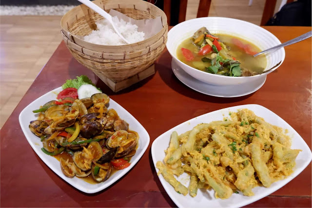 [Explore Jember] Menghimpun Senja Di Queen Cafe and Resto Jember