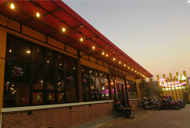 [Explore Jember] Menghimpun Senja Di Queen Cafe and Resto Jember
